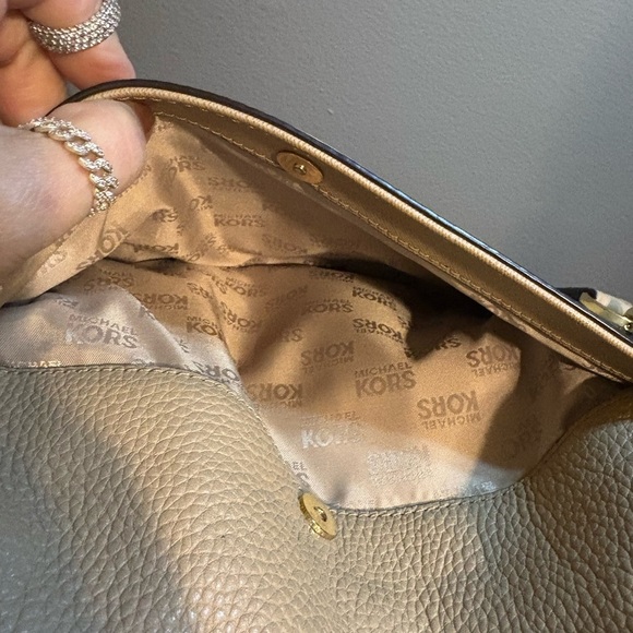 Michael Kors Bedford Leather Shoulder Bag - Picture 5 of 10